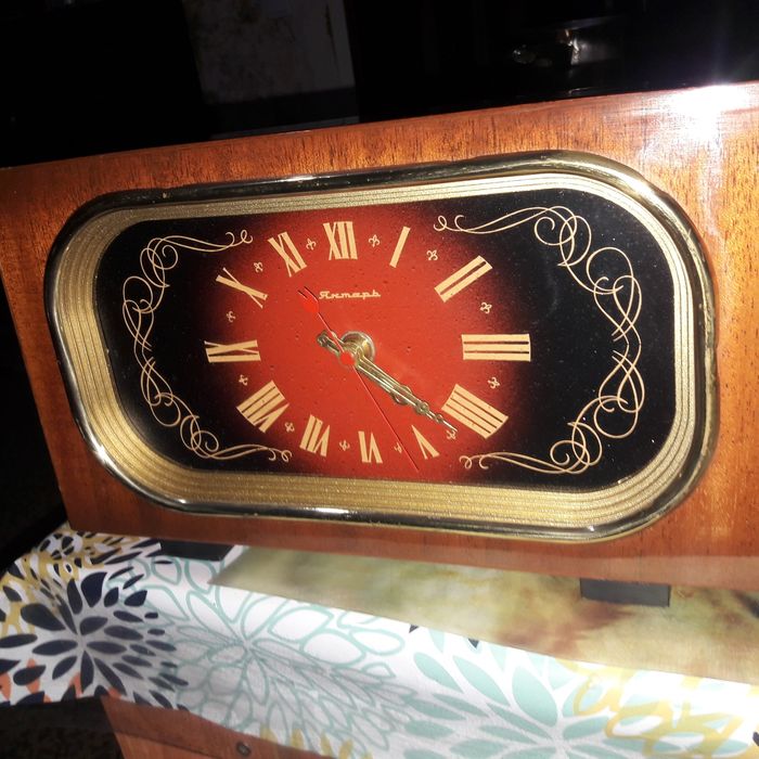 Часы винтажные Янтарь