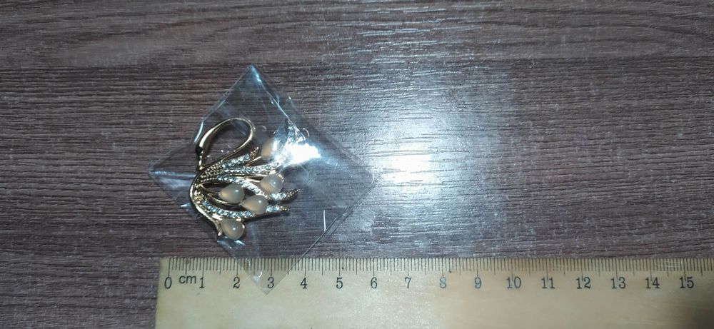 Продам брошь. Неношеная