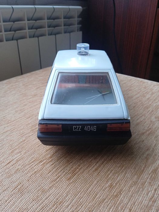 Стара детска кола Полонез