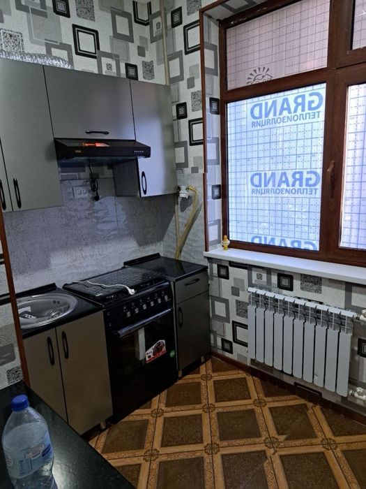 Срочно ижарага 1 хона 5- етаж лифт бор янги бозор Нарпай юлида