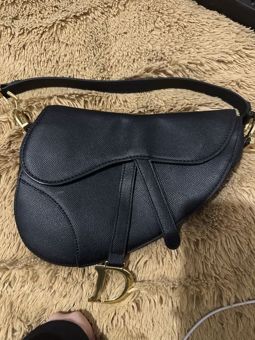 Сумки черная и белая есть диор