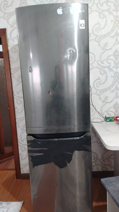 Холодильник LG в хорошем состояние