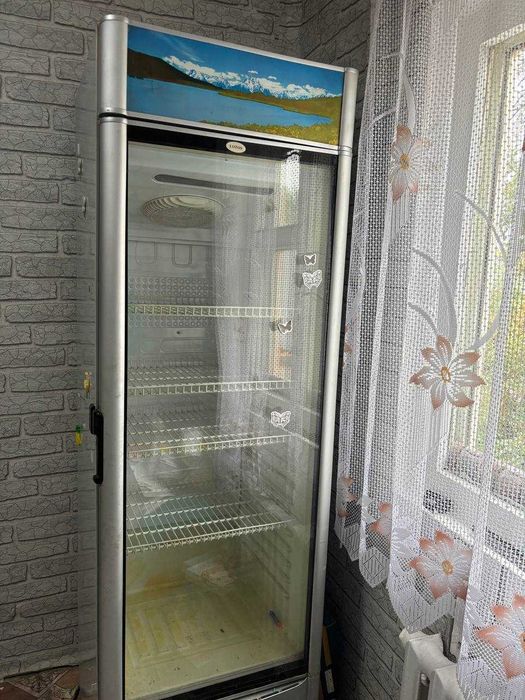 Холодильник  Витринный