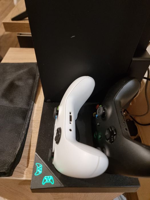XBOX Series X + extras