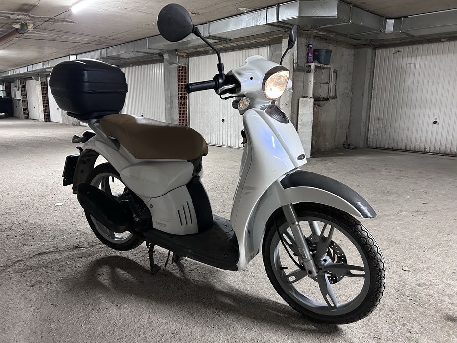 Скутер Piaggio Scarabeo Apprillia 100