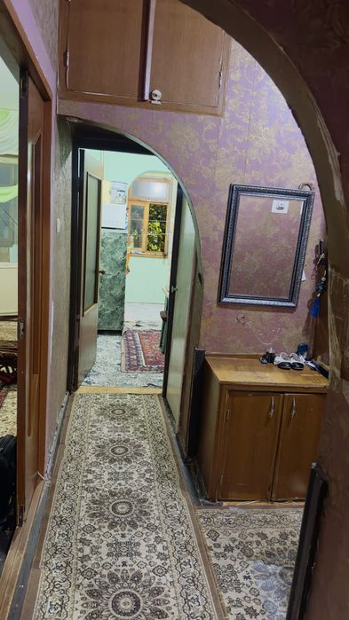 Srochno Sotiladi. 3 xonali kvartira, remonti o'rtacha, zo'r lokatsiya