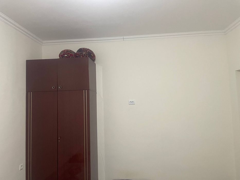 Bir xonalik uy ijaraga beriladi.