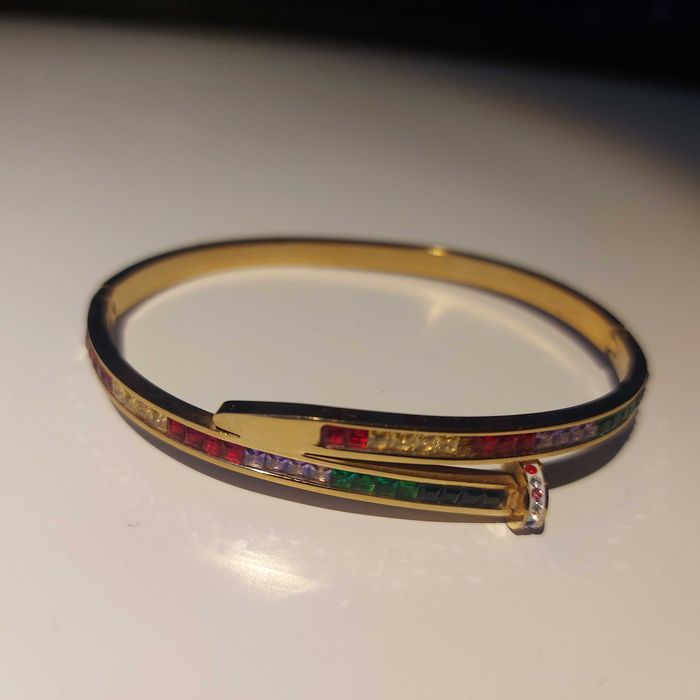 Прекрасна дамска гривна