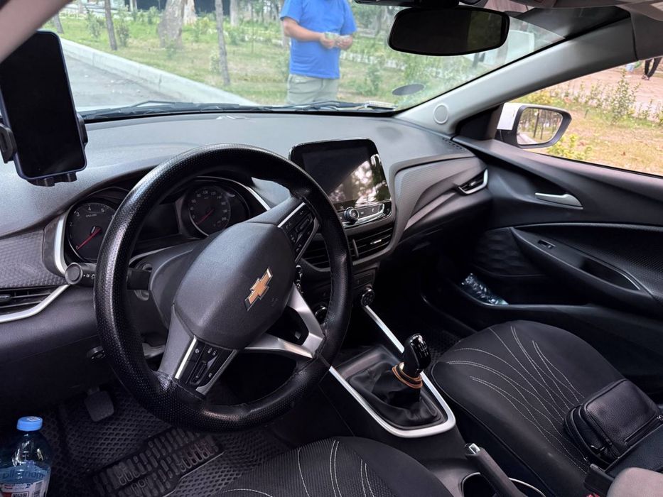 Chevrolett onix lt sedan