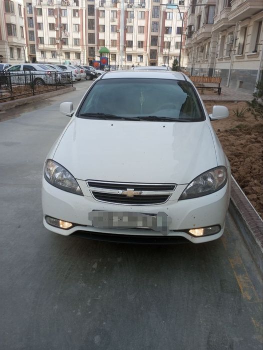 Mashina sotiladi gentra