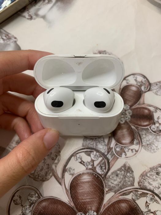 Продам Airpods срочно.