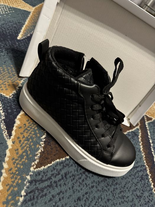 Продам осенние кеды на замке