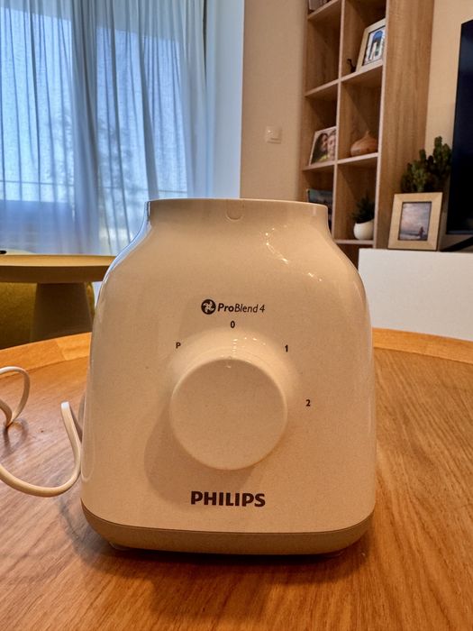 Vând blender Philips Daily Collection Blender 400W, în stare foarte bună, perfect funcțional