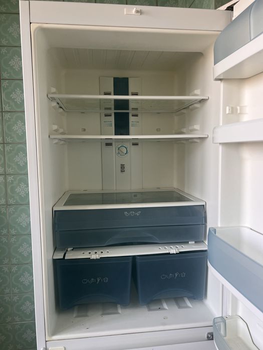 Холодильник бу , все работает, freefrost.
