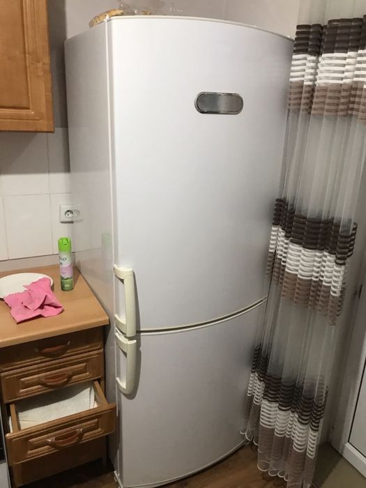 Холодильник большой