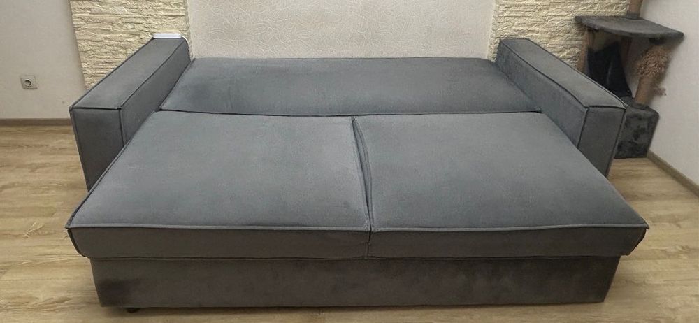 Продам шикарный диван.