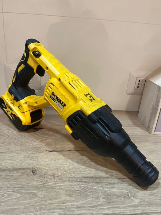 Acumulator Baterie DeWalt XR 5Ah 18V 2024 arată foarte bine și este în stare foarte buna