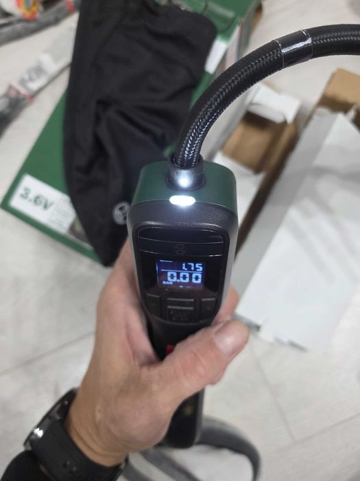 Pompa pneumatica cu acumulator integrat Li-Ion, 3.6 V, 3 Ah, 10 bar