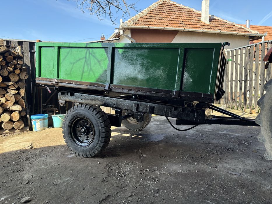 Remorca agricola basculabila