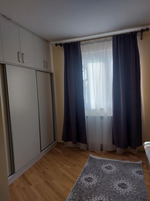 Casa cu 4 camere si 2 saloane in Marginea de inchiriat