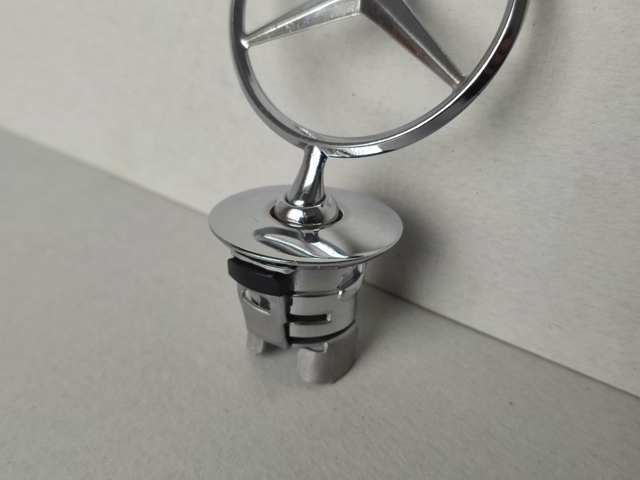 Предна емблема "мерник" за Мерцедес Mercedes-Benz