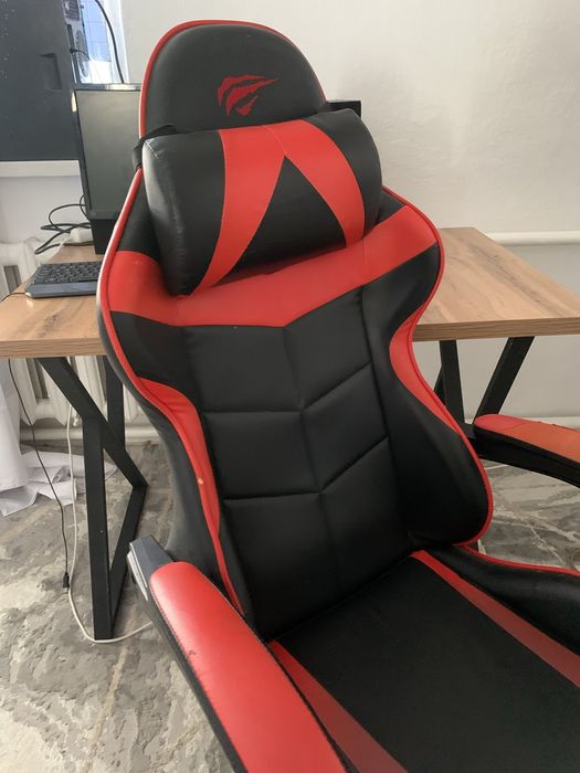 Игровой кресло и Стол