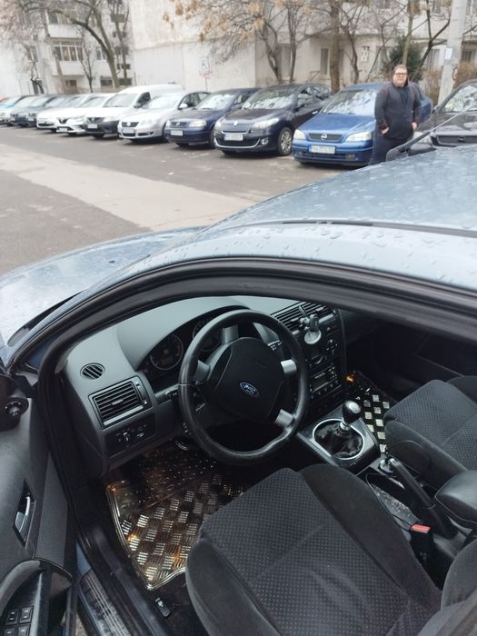 Vând sau schimb  an 2002