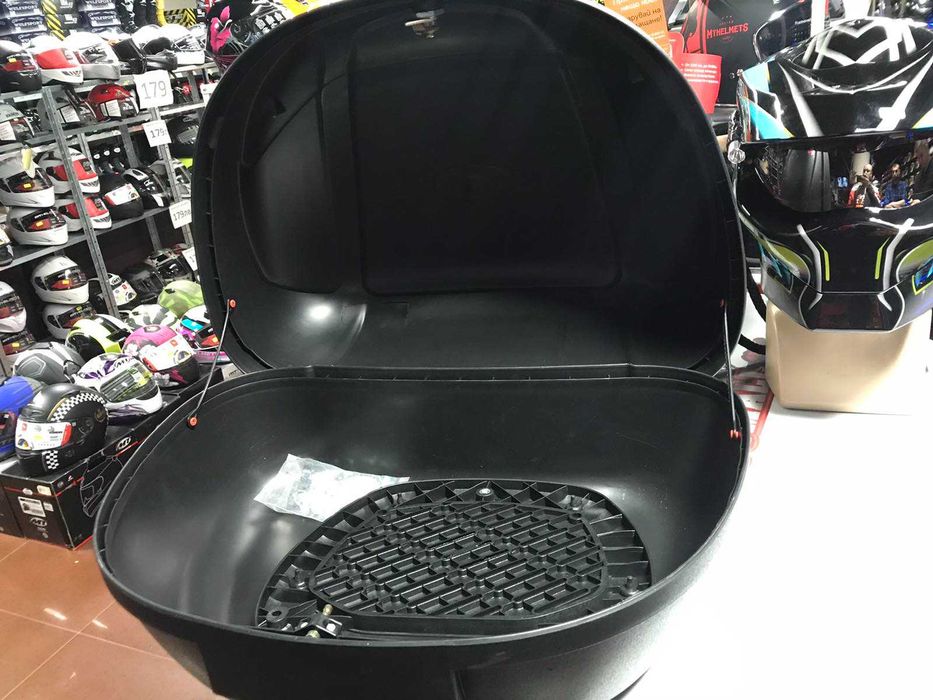 Заден куфар в комплект с крепежите мото мотор двоен куфар