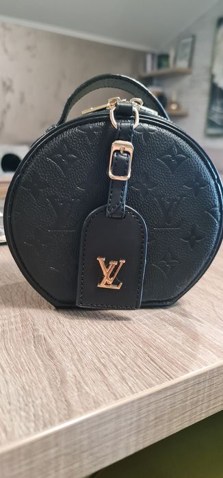 Geanta Louis Vuitton neagra 180 lei