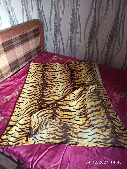 Продам одеяла, пледы, конверт на выписку.