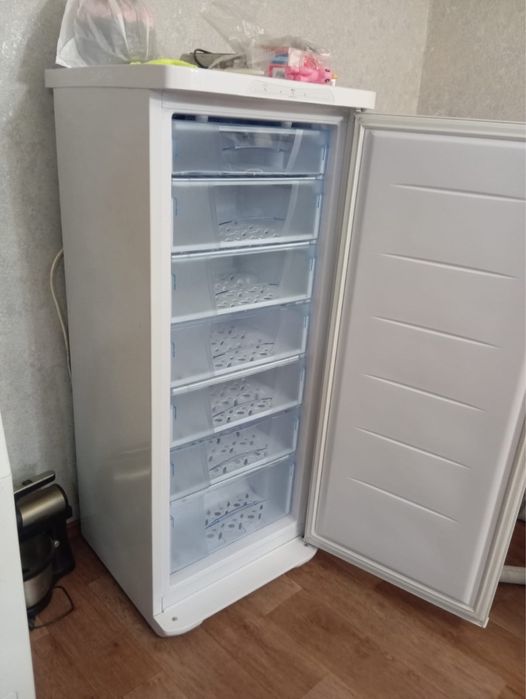 Продам морозильную камеру