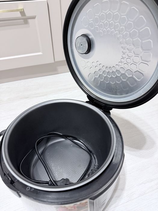 Продам мультиварку пароварку