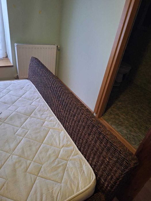 Pat si doua dormiere din ratan