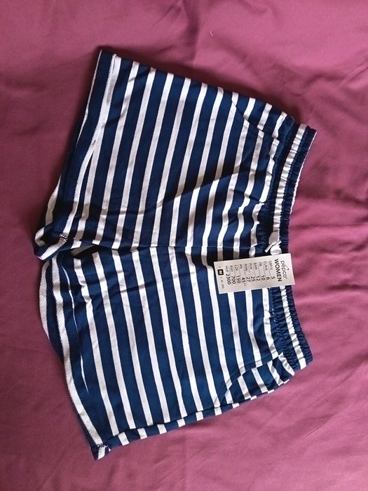 Pantaloni scurți, mărime M