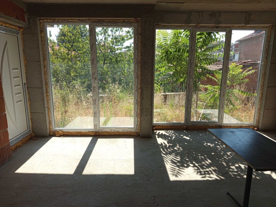 Двуетажна къща с акт 15