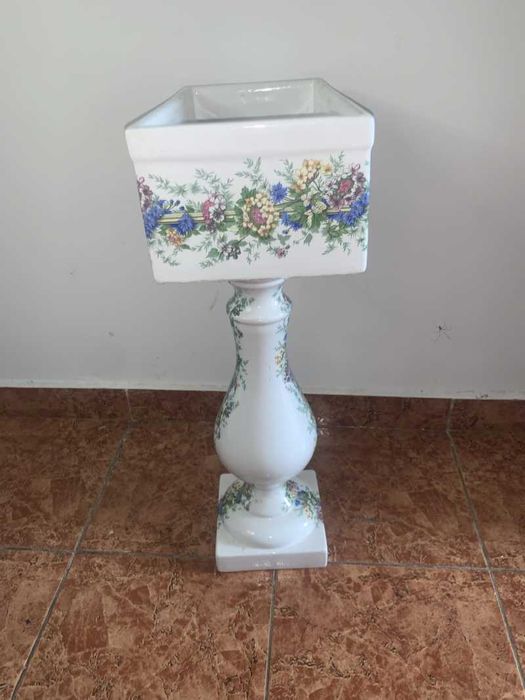 Suport de flori cu pedestal