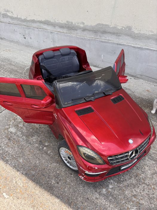Детска акумолаторна кола “Mercedes”