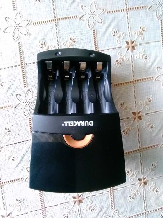 DURACELL încărcător sau redresor ptr baterii acumulatori.
