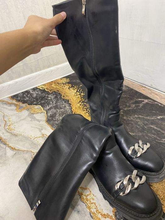 Продам ботинку срочноо по низкей цене