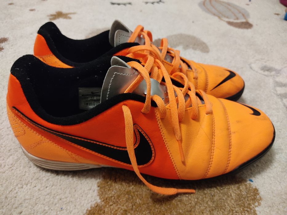 Ghete Nike pentru sintetic