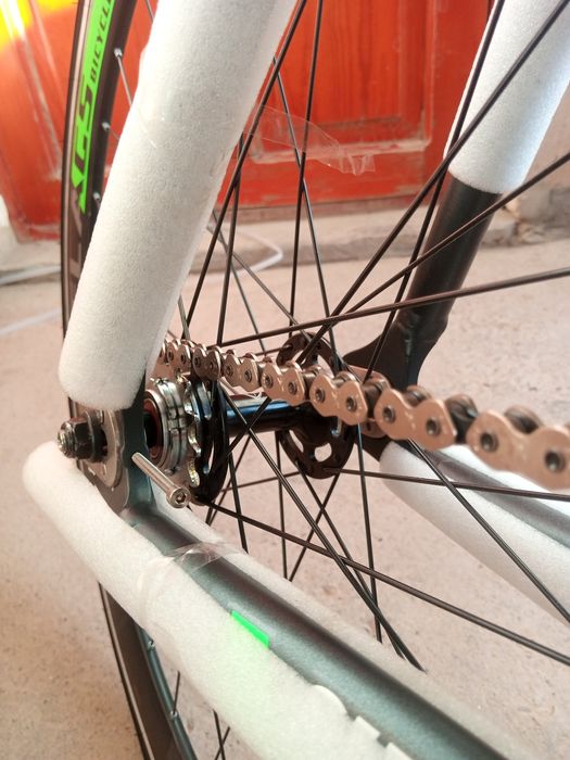 Prodayotsya trekovi velik sport noviy upakovka