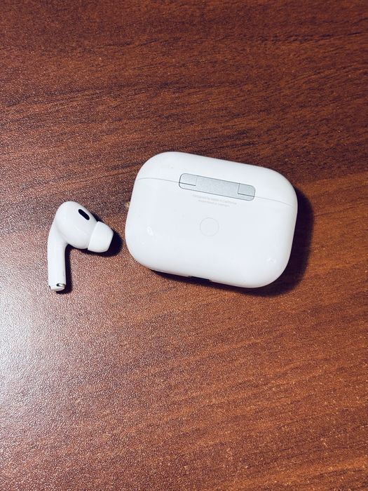 Оригинал AirPods Pro 2 (Левый нашуник с кейсом)