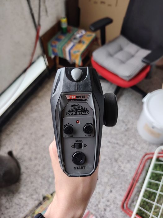 Продавам rc количка с дистанционно