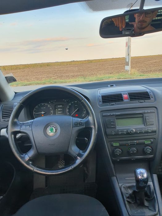 Vând Skoda Octavia