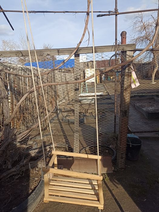 Продам детскую качельку