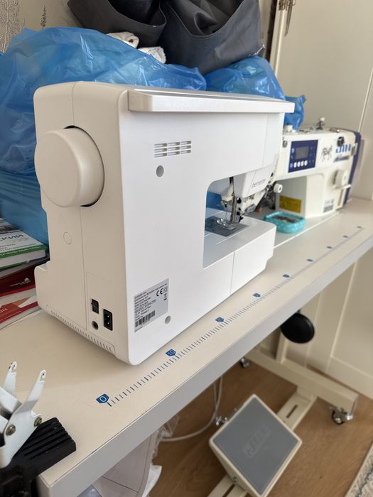 Продам швейнаю машинку