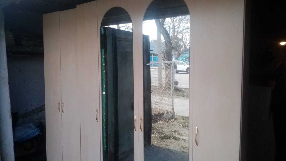 продам  прихожую угловую