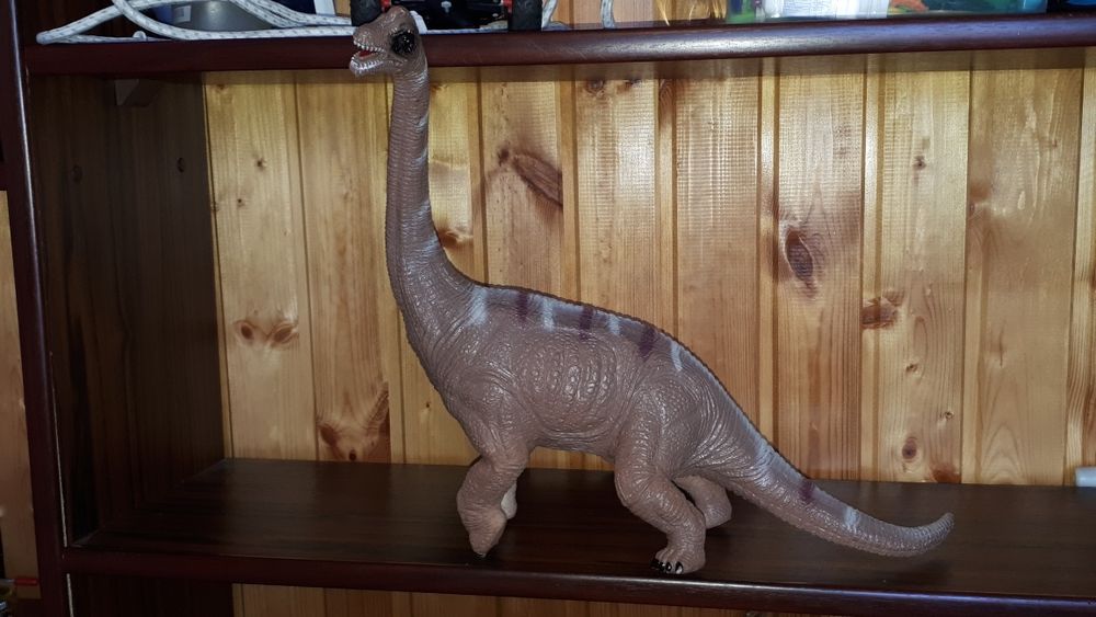 Продам динозавров.2000тг