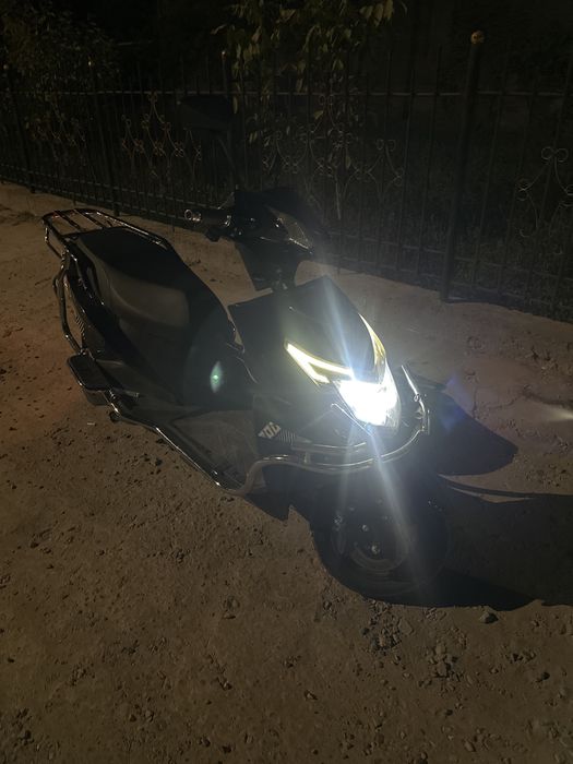 Tesla elektro skuteri sotiladi