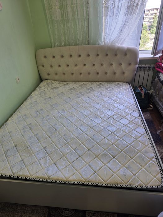 Спальный кровать
